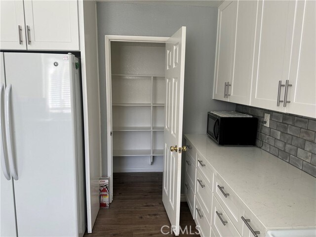 Building Photo - 8941 Carnation Dr