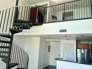 Building Photo - 300 S Biscayne Blvd