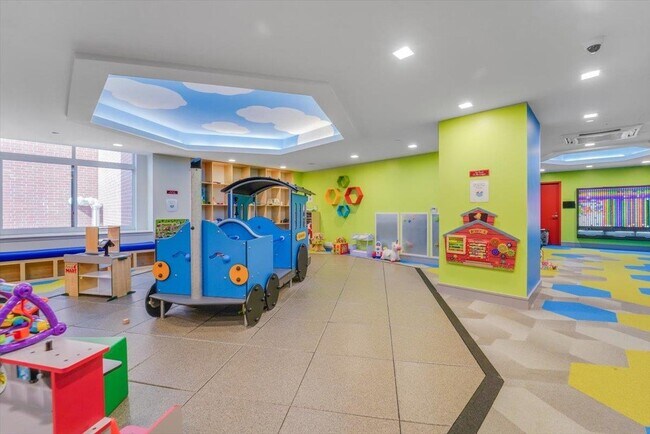 Building Photo - 1400 Hudson St