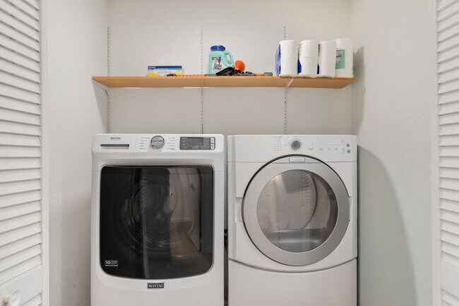 Building Photo - 5924 18th Ave SW