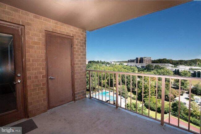 Building Photo - 10101 Grosvenor Pl
