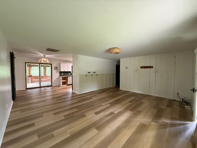 Building Photo - Country living home with shop - Outside Poplar Bluff