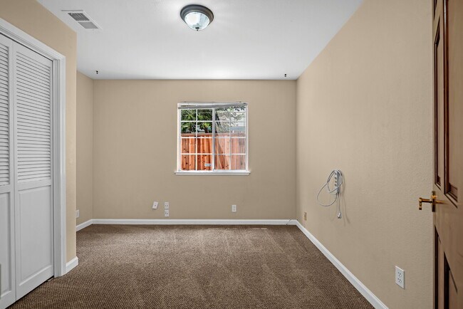 Building Photo - 2335 Benton Pl