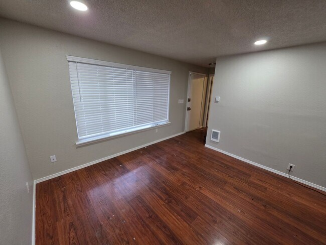 Building Photo - 17416-17418 8TH AVE CT E