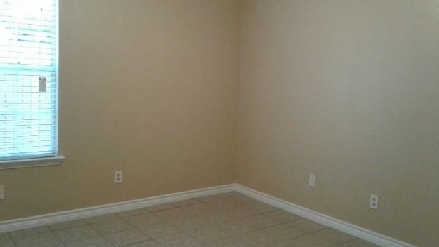 Building Photo - 4748 Bracken Dr