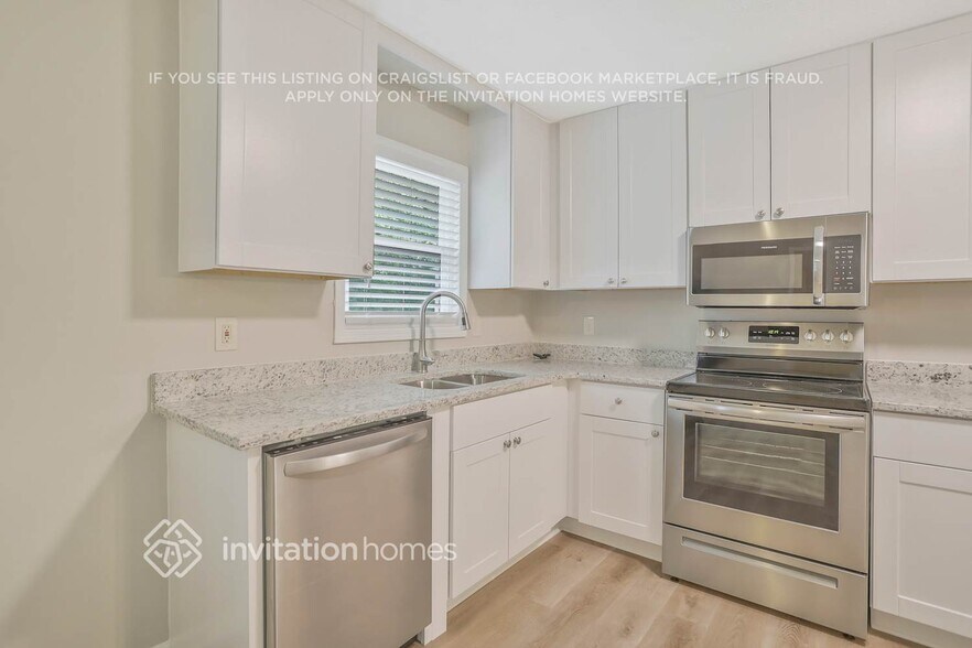 Building Photo - 4812 Hemlock Dr SE