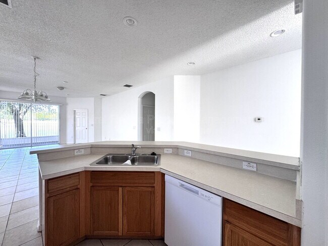 Building Photo - 14460 Huntcliff Park Way