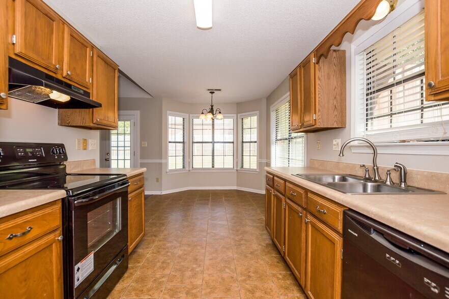 Building Photo - 390 Cherry Tree Ln