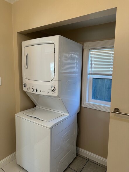 Building Photo - 119 Commercial St