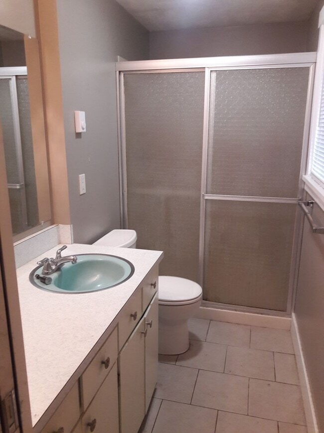 Building Photo - 4 Bedroom 3 Bathroom South Hills home Near...