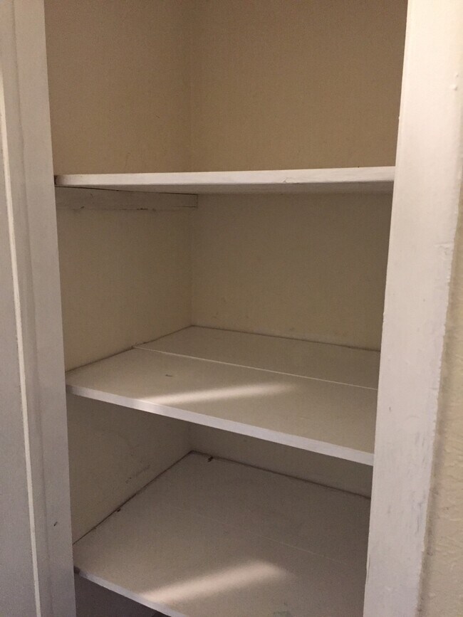 Building Photo - Large 3-1 house in the Manors  with big backyard and central air