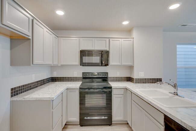 Building Photo - 1676 S Sunseeker Ln