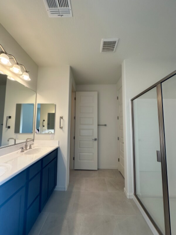 Building Photo - 24240 W Hess Ave