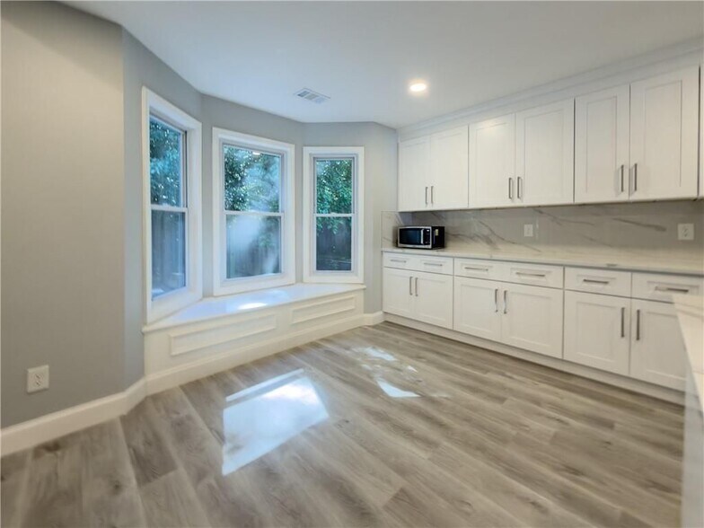 Building Photo - 528 Parkstone Ln