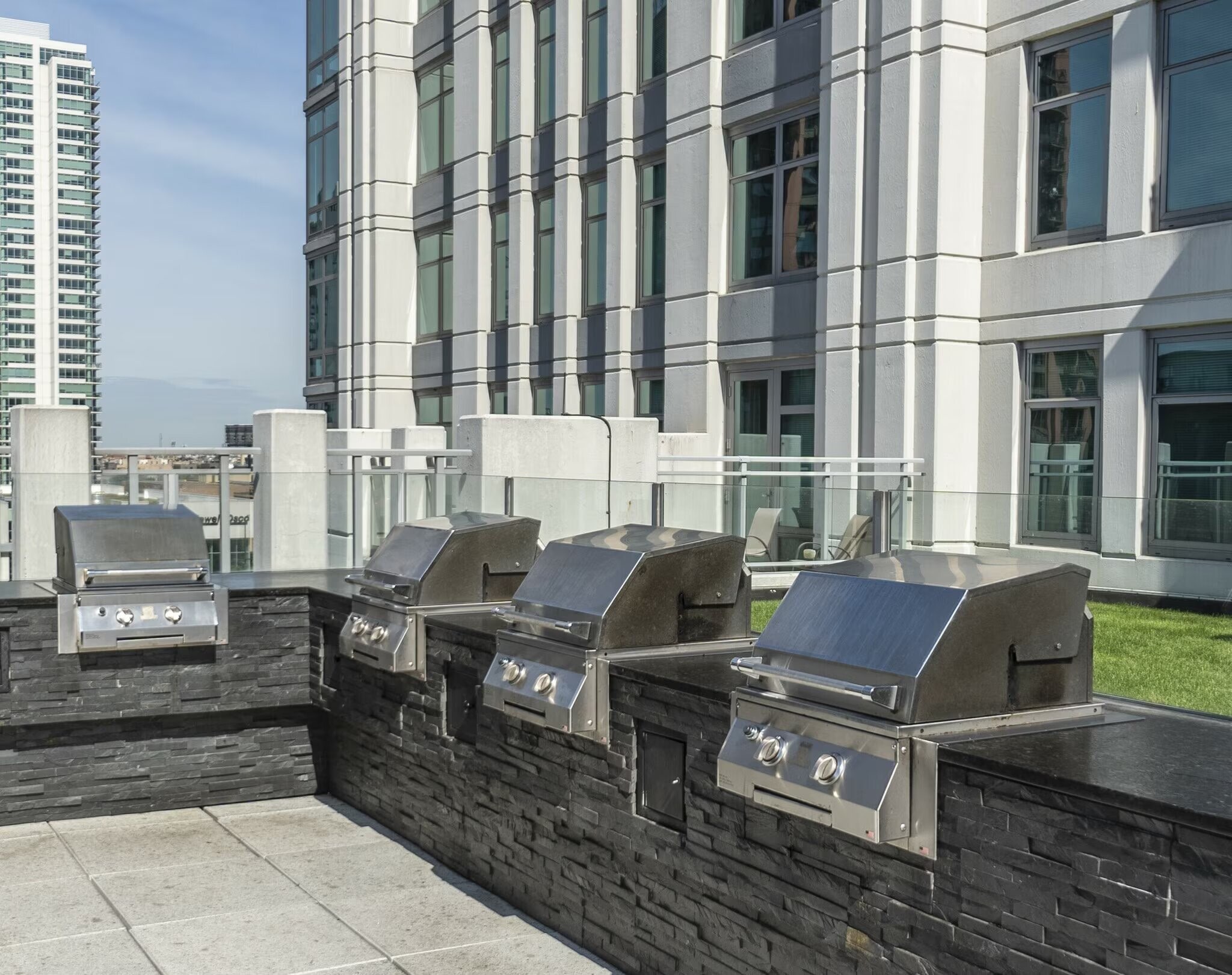 Building Photo - 659 W Kinzie St