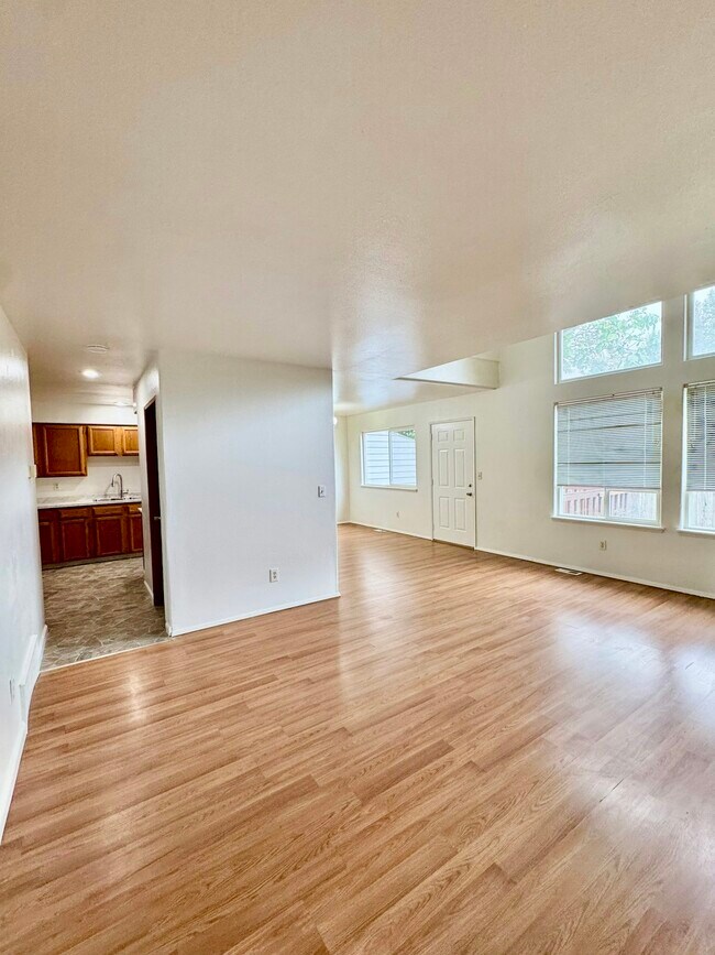 Building Photo - 9 76th St SE