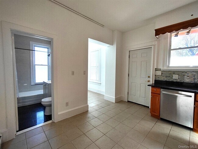 Building Photo - 36 Church St