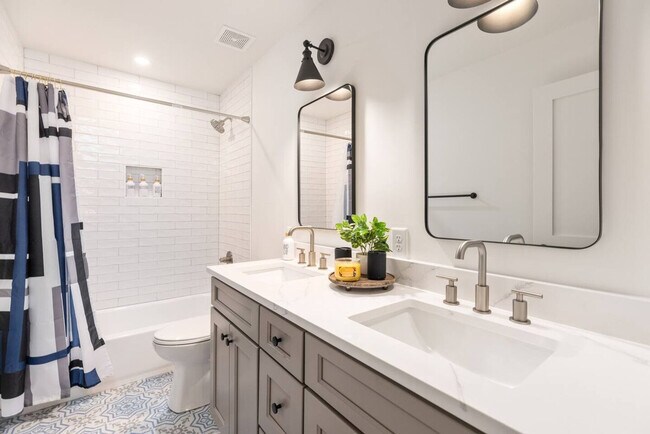 Building Photo - 806 Colorado Ave