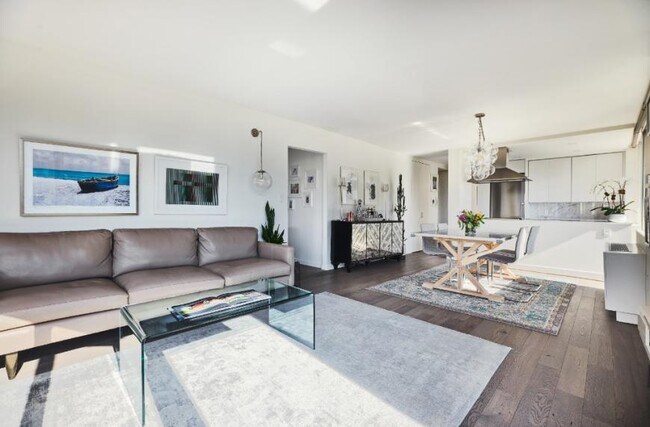 Building Photo - 3 bedroom in NEW YORK NY 10010