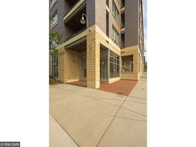 Building Photo - 521 2nd St SE