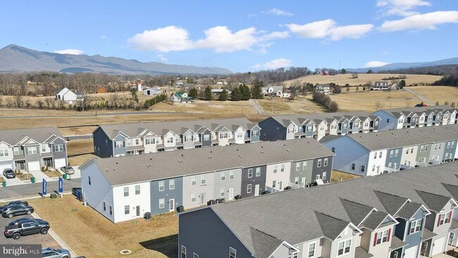 Building Photo - 156 Rae Ct