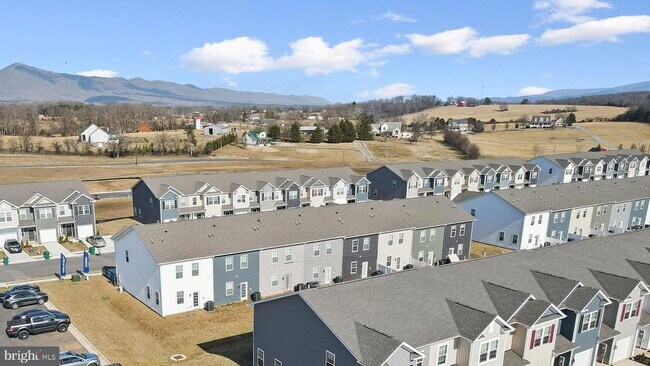 Building Photo - 164 Rae Ct
