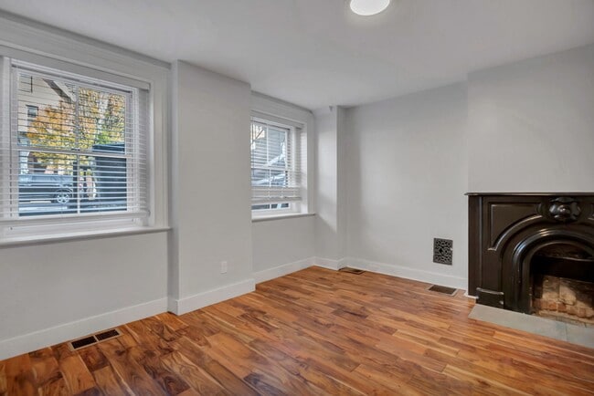 Building Photo - 44 Trumbull St