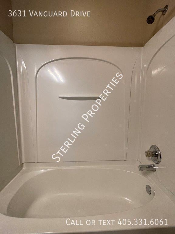 Building Photo - 3631 Vanguard Dr