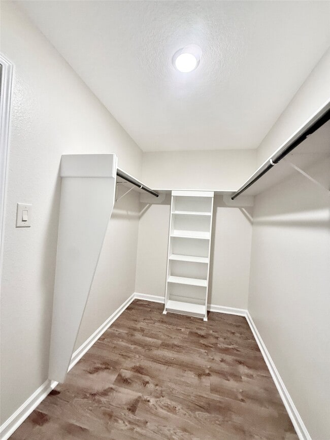 Building Photo - 420 Winding Way St