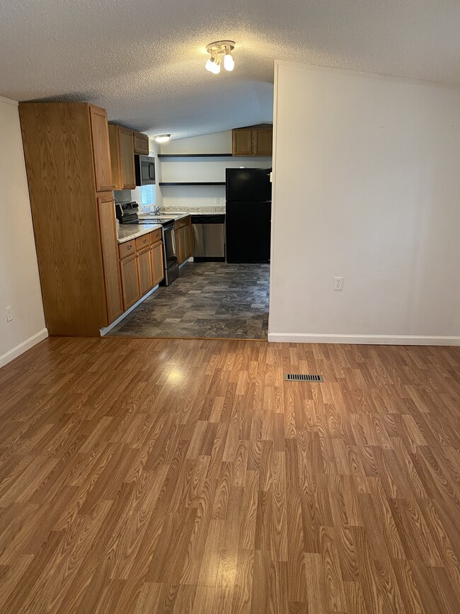 Building Photo - 417 Ranch Rd