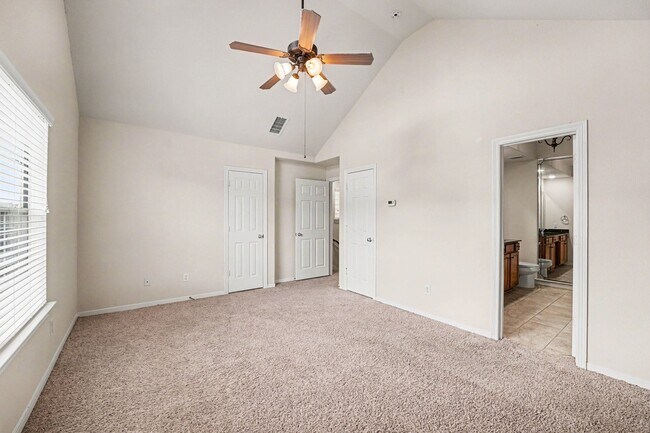 Building Photo - 3215 Clearview Cir