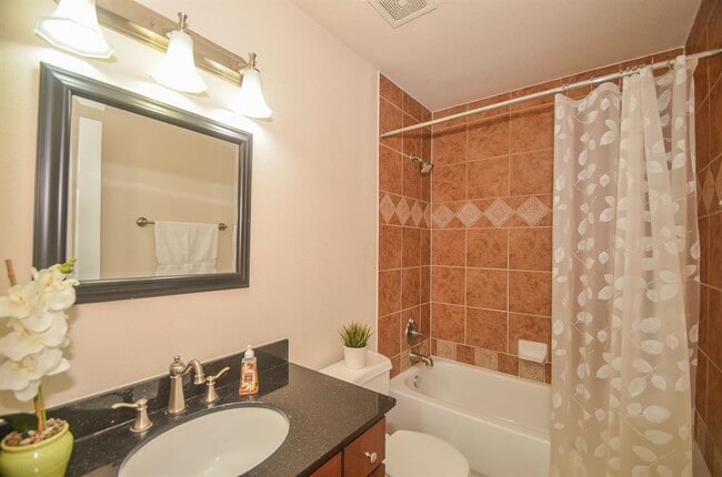 Building Photo - 3325 Clearview Cir
