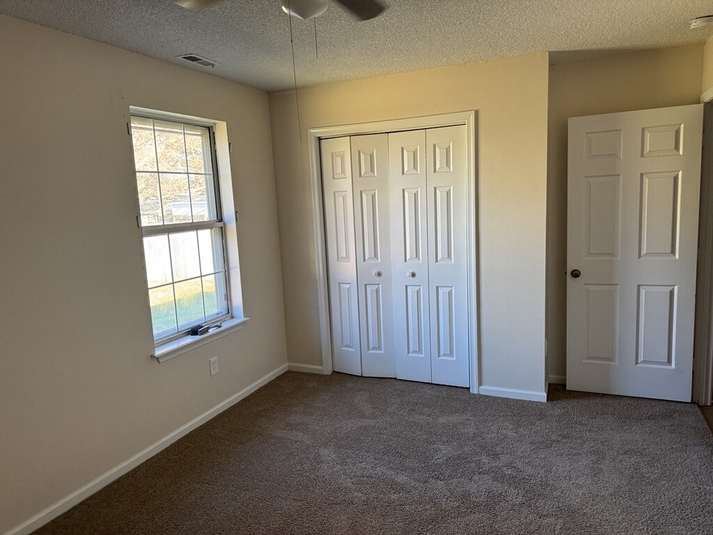primary bedroom - 5324 Pandoria Ave