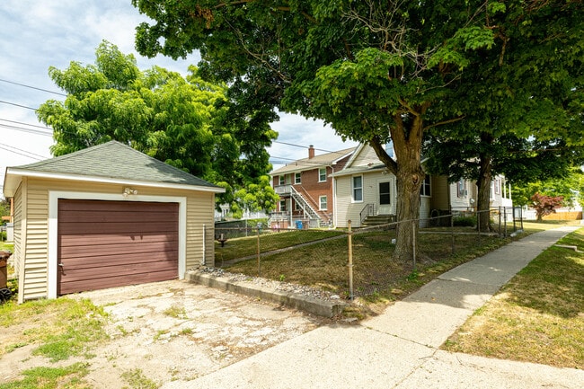 Building Photo - 405 Starkweather St