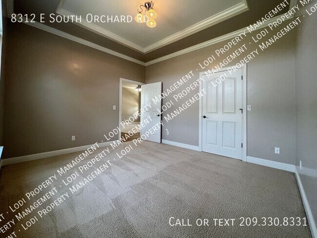 Building Photo - 8312 E Orchard Rd
