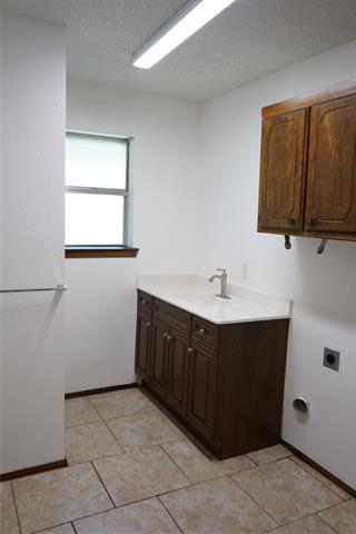 Building Photo - 3905 Glenbrook Dr