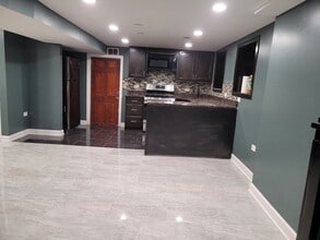 Building Photo - 6164 N Hamilton Ave