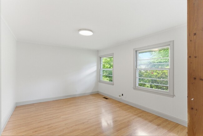 Building Photo - 1415 Creekwood Dr