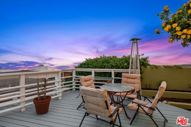 Building Photo - 221 Bellino Dr