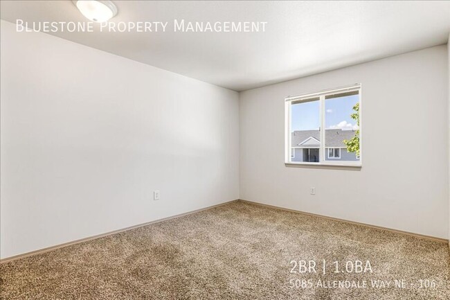 Building Photo - New LVP flooring in this Spacious 2-bedroo...