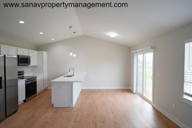 Building Photo - Family-Friendly Ranch Home with 3 Car Gara...