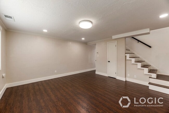 Building Photo - Beautiful Place in Prime Location!