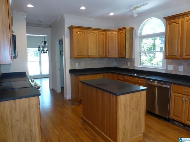 Building Photo - 1040 Cole Cir