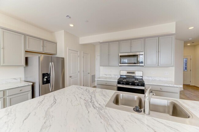 Building Photo - 5956 Hawkweed Dr