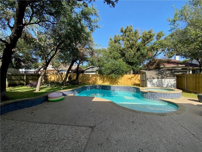 Building Photo - 1709 Coral Dr