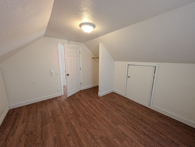 Building Photo - 4 Bedroom Home near Caldwell Park
