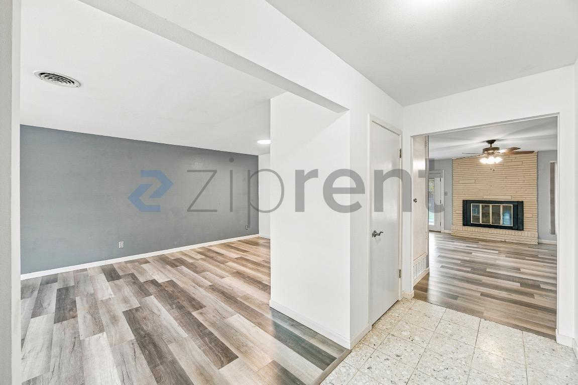 Building Photo - Unit