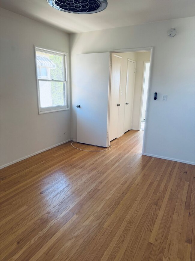 Building Photo - 310