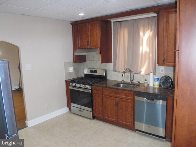 Building Photo - 540 George St