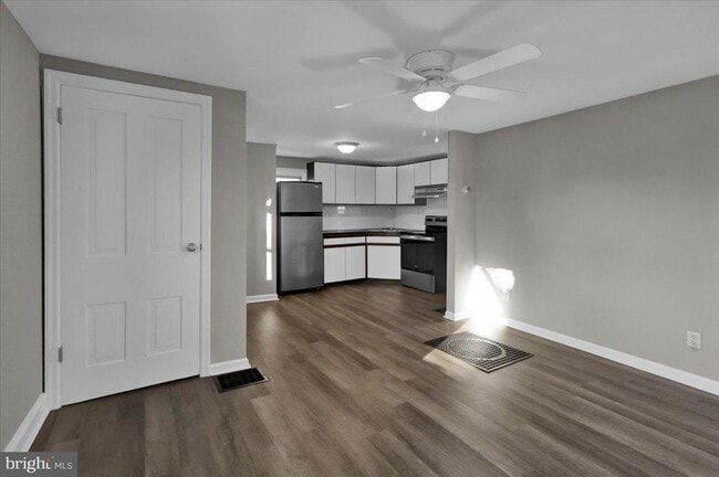 Building Photo - 834 N 5th St
